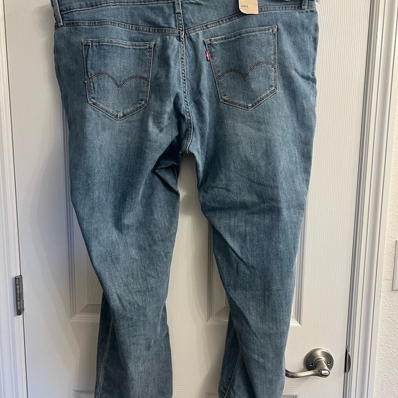 Plus size jeans!! - Levi’s size 22 never worn - Picture 4 of 4
